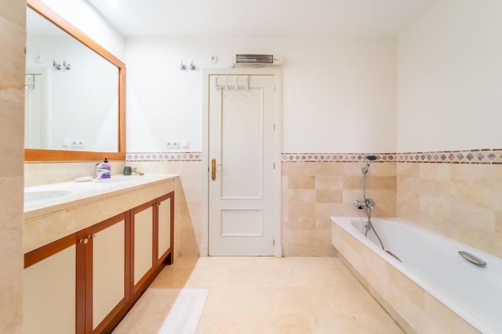 Apartamento Elegant 3bedroom In La Quinta Marbella Málaga